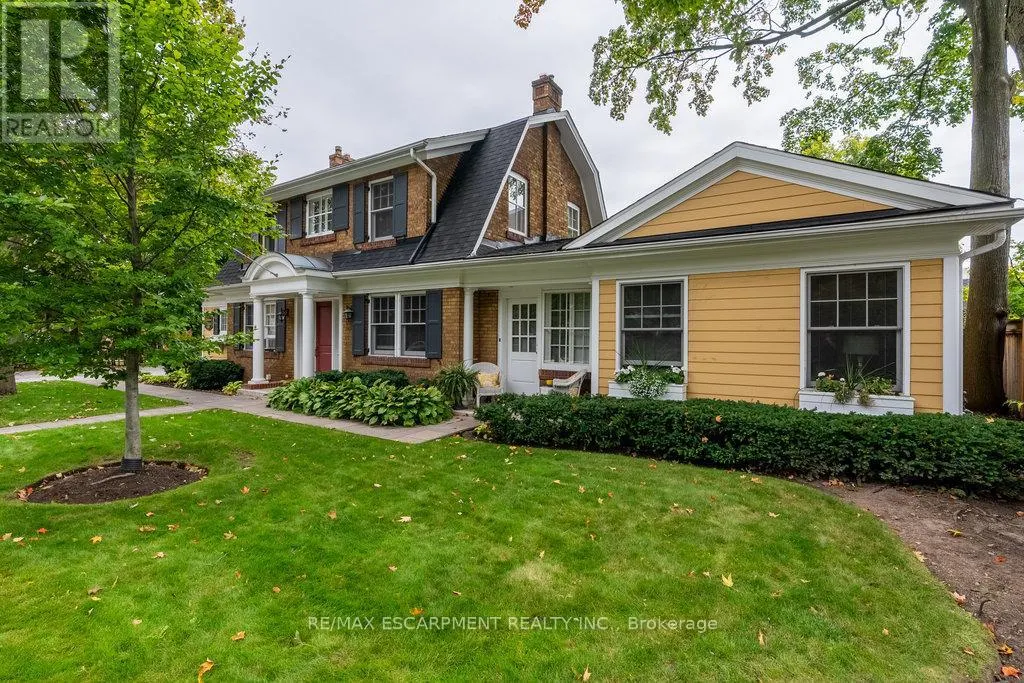 2080 CAROLINE STREET