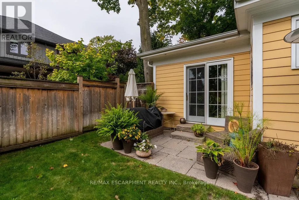 2080 CAROLINE STREET