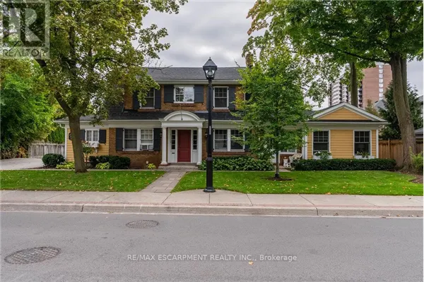 2080 CAROLINE STREET