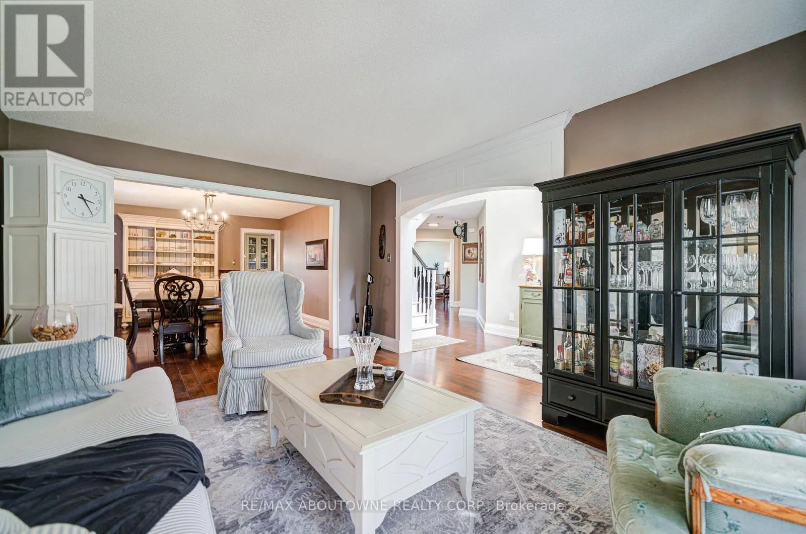 2193 MEADOWLAND DRIVE