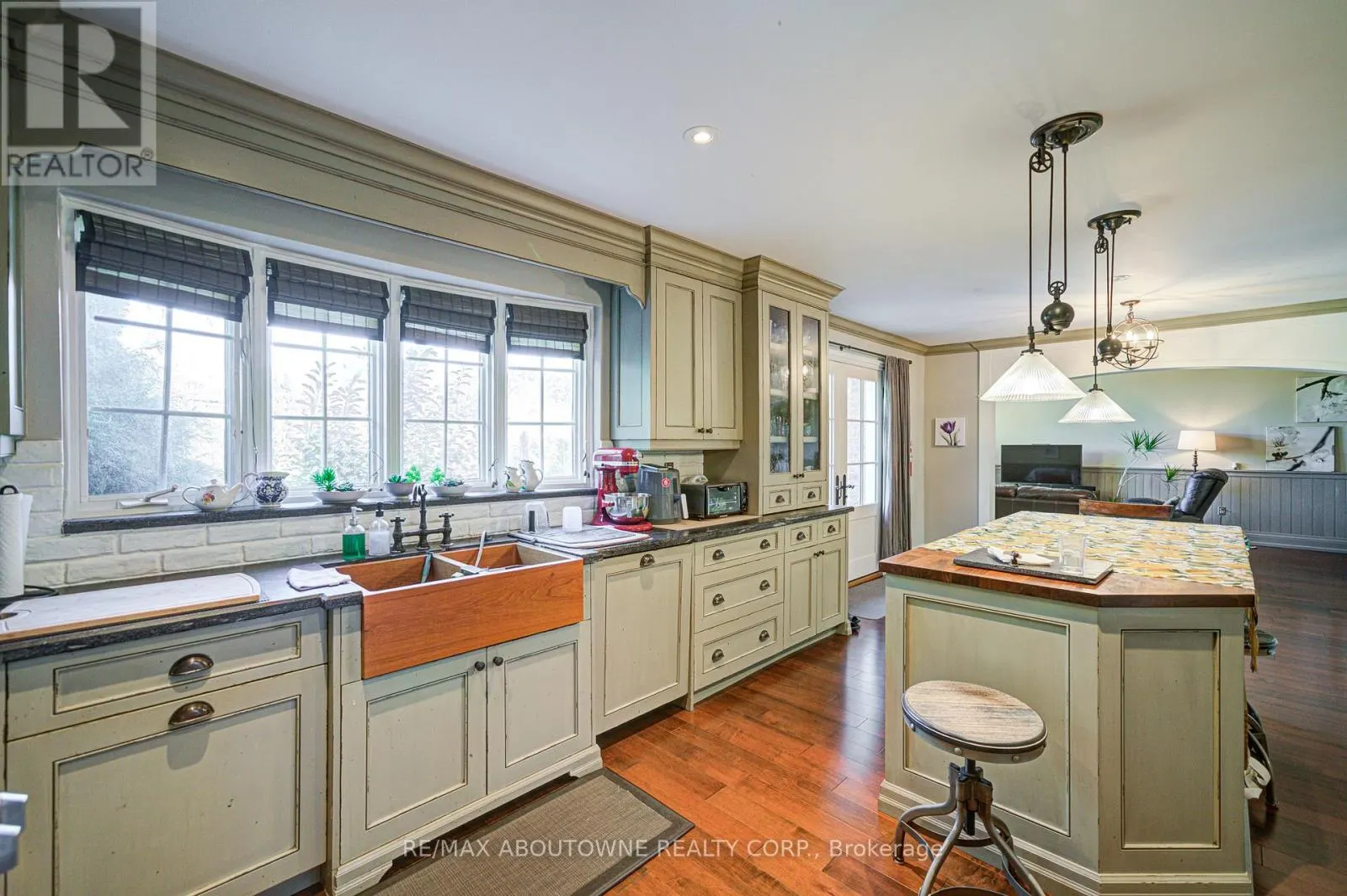 2193 MEADOWLAND DRIVE