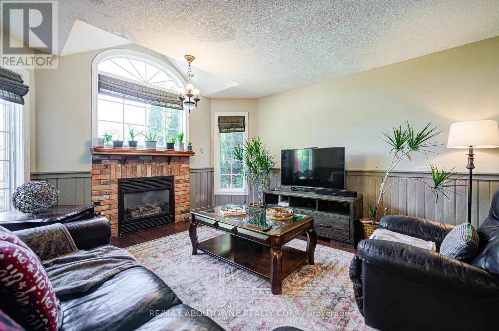 2193 MEADOWLAND DRIVE