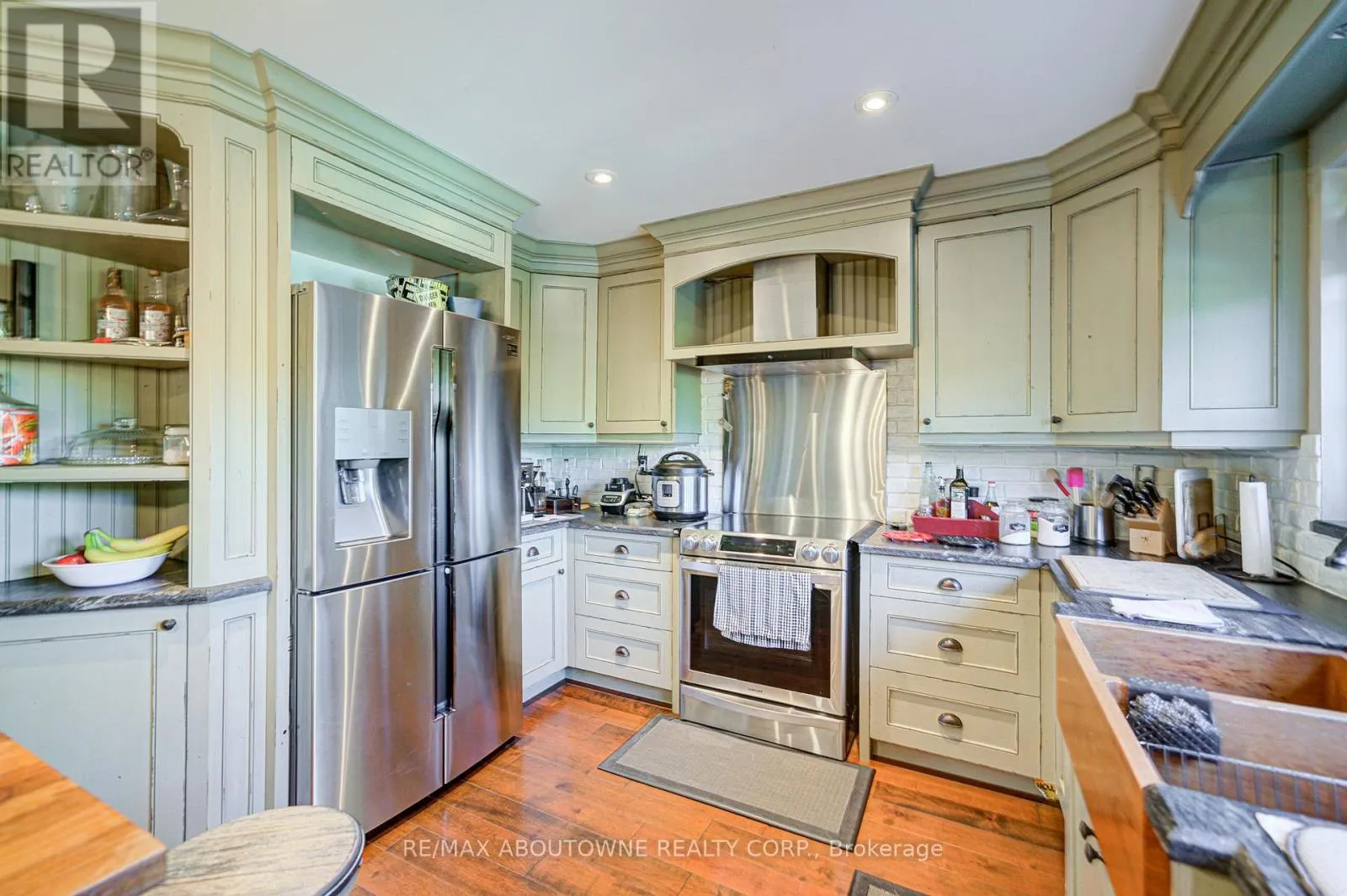 2193 MEADOWLAND DRIVE