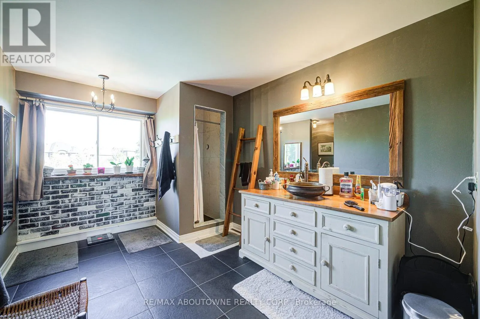 2193 MEADOWLAND DRIVE