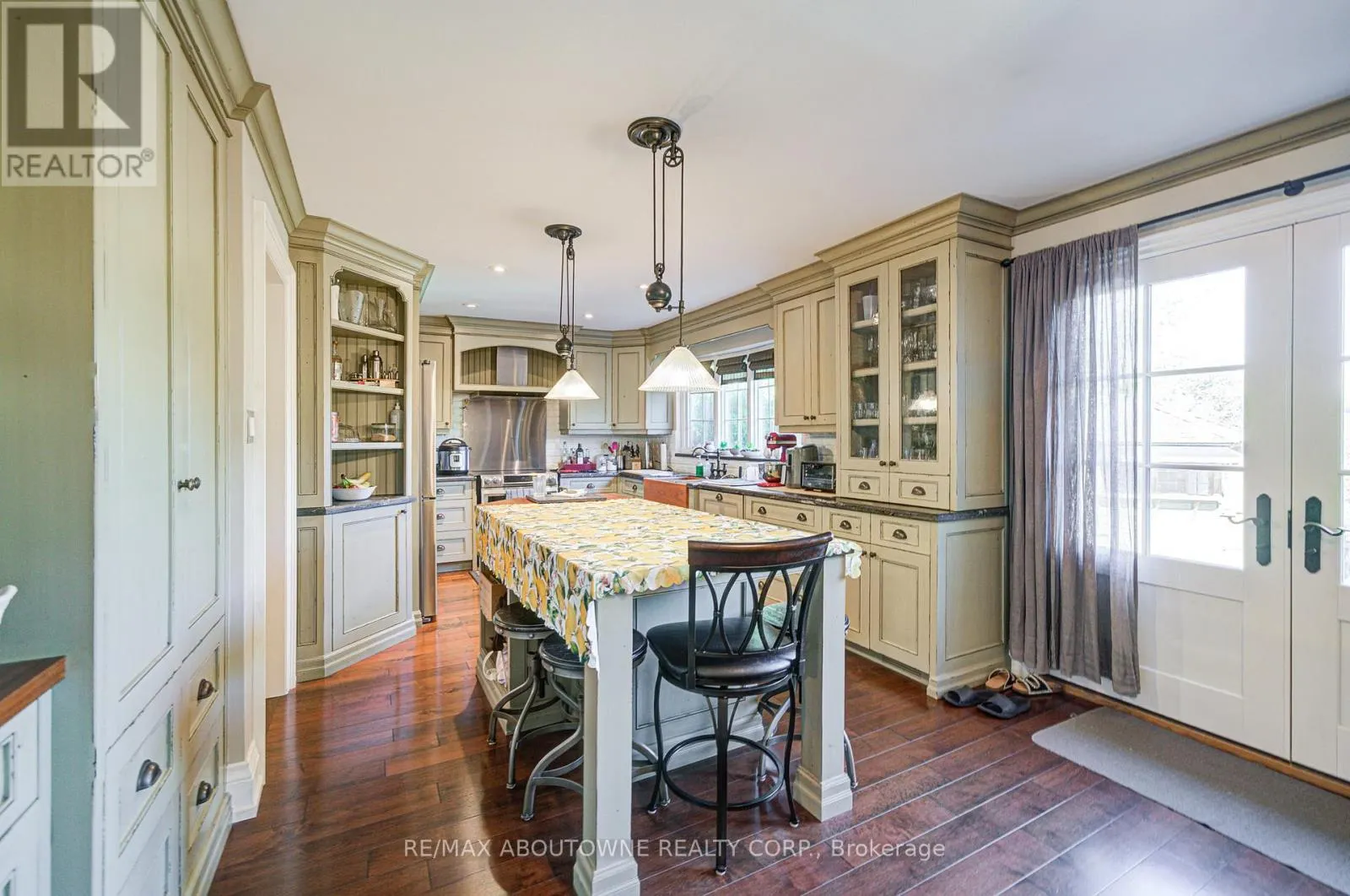 2193 MEADOWLAND DRIVE