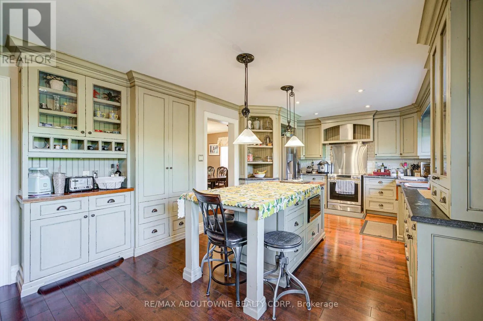 2193 MEADOWLAND DRIVE