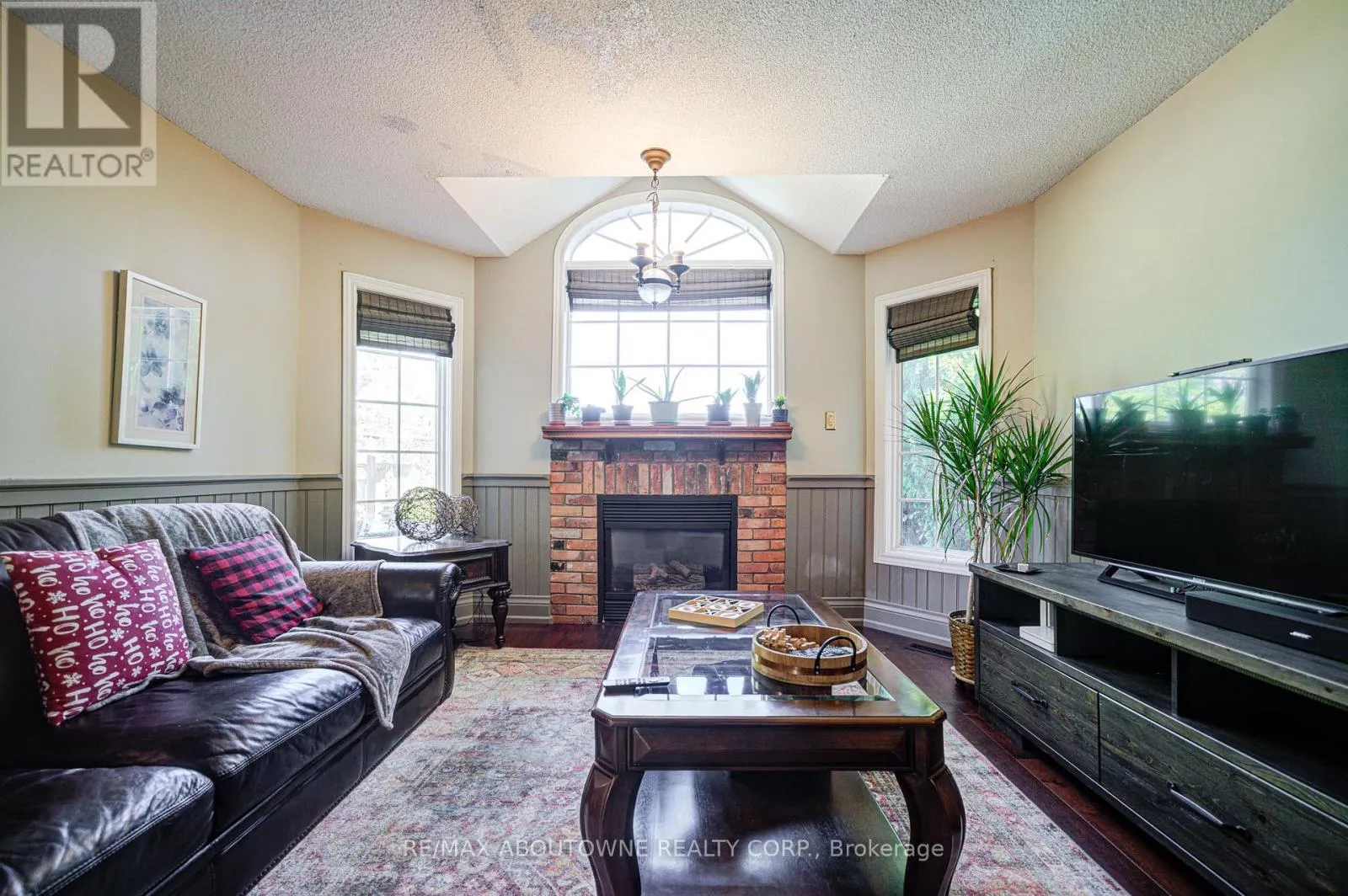 2193 MEADOWLAND DRIVE