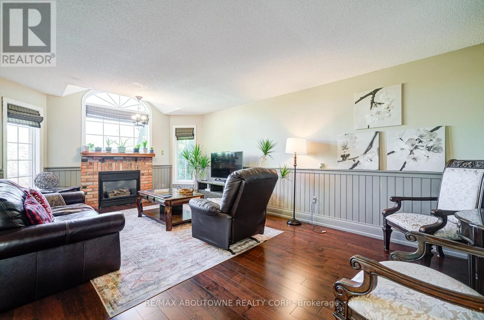 2193 MEADOWLAND DRIVE