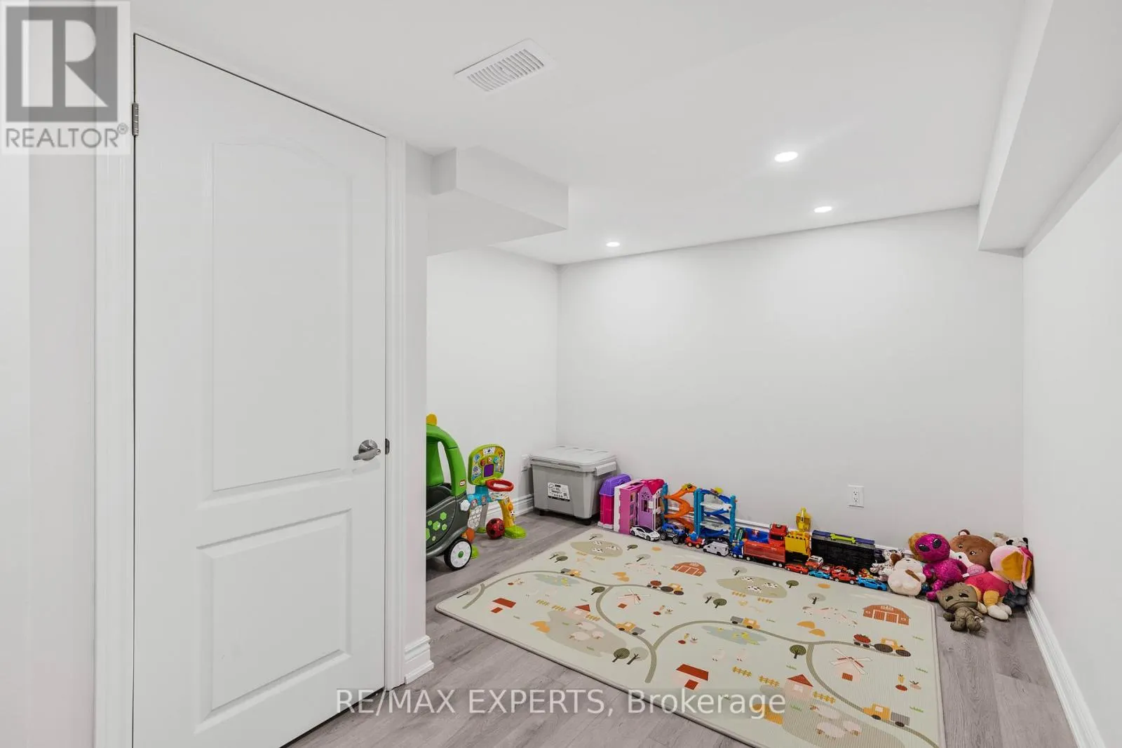 1358 LOBELIA CRESCENT