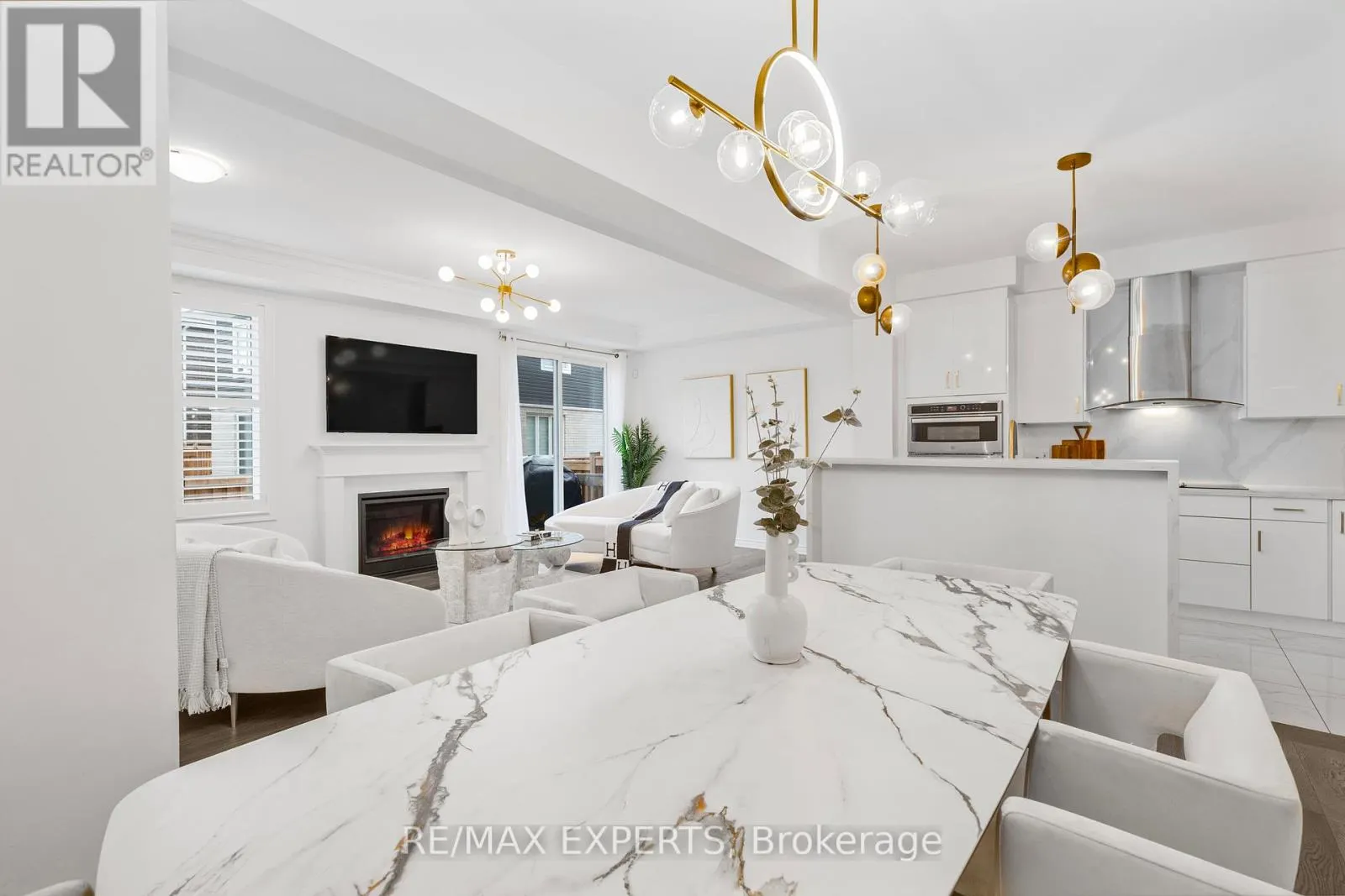 1358 LOBELIA CRESCENT