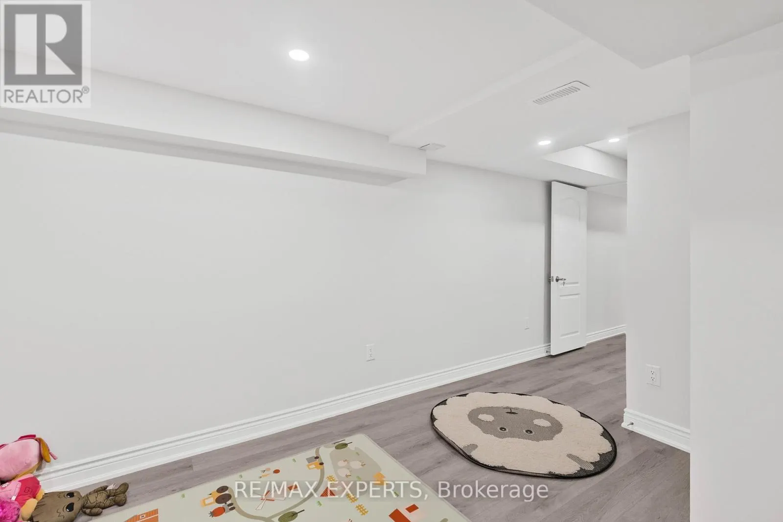 1358 LOBELIA CRESCENT