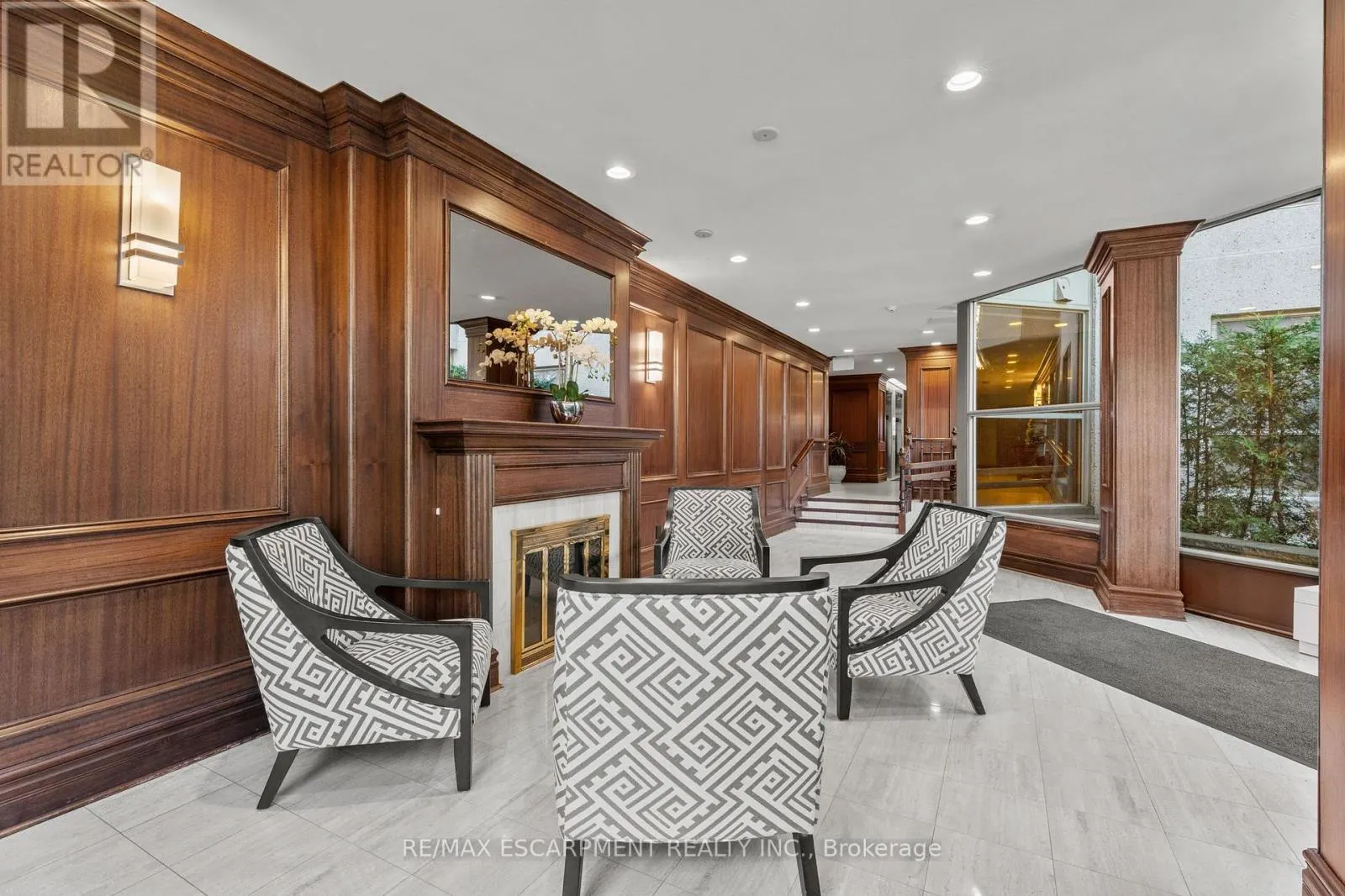 302 - 1201 NORTH SHORE BOULEVARD E