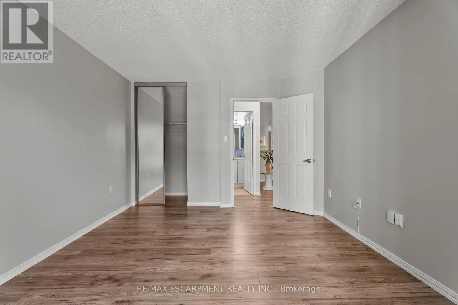 302 - 1201 NORTH SHORE BOULEVARD E