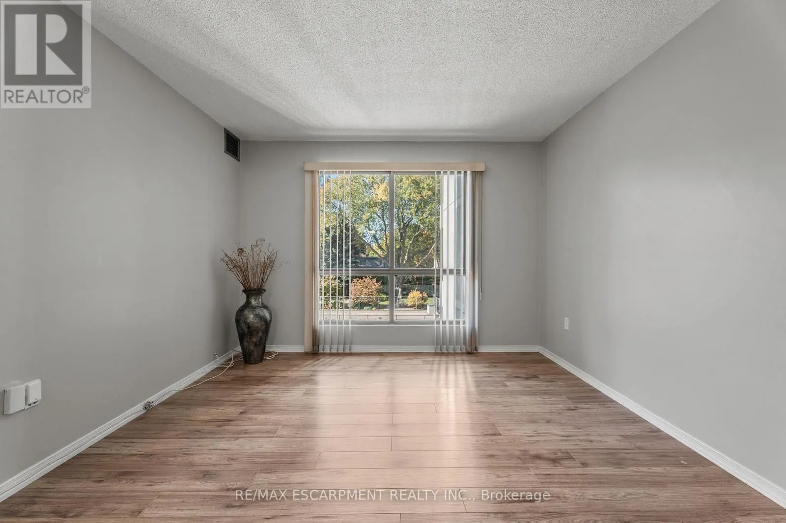 302 - 1201 NORTH SHORE BOULEVARD E