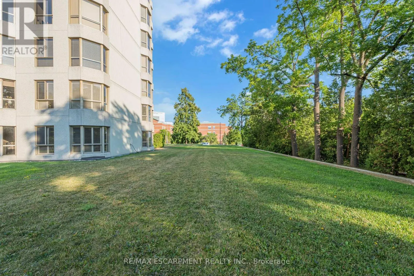 302 - 1201 NORTH SHORE BOULEVARD E