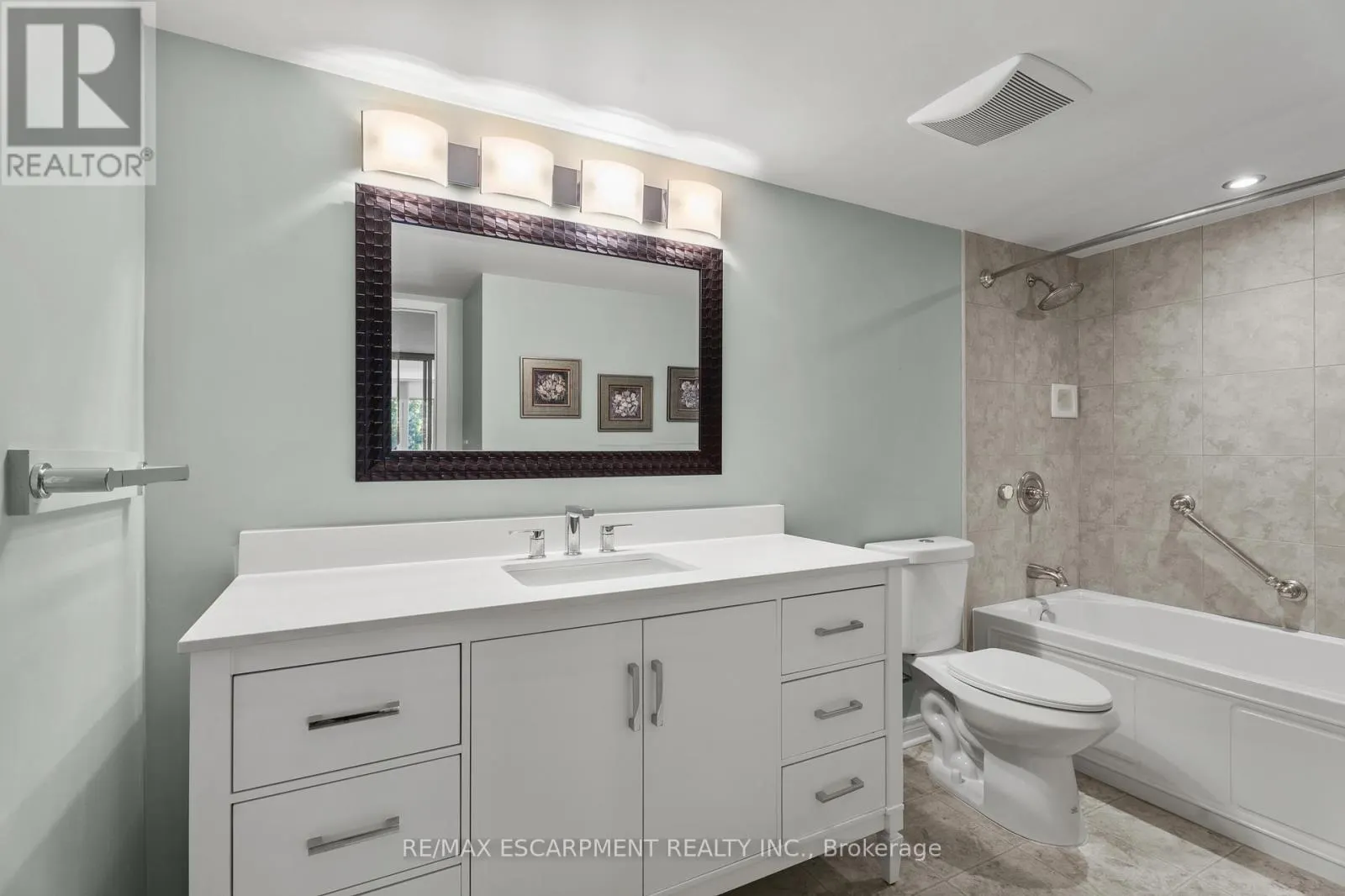 302 - 1201 NORTH SHORE BOULEVARD E