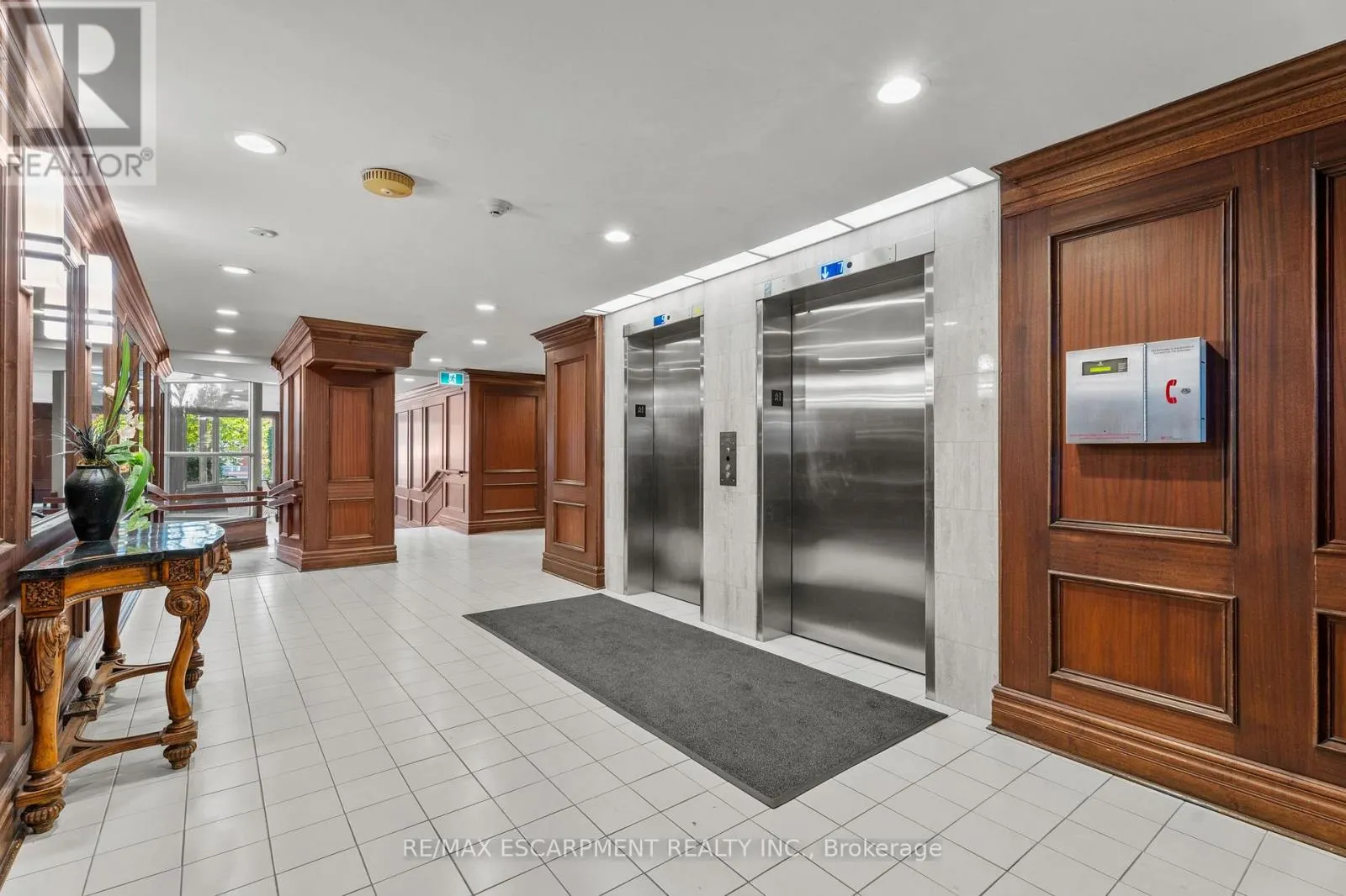 302 - 1201 NORTH SHORE BOULEVARD E