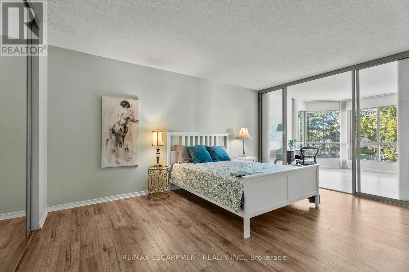 302 - 1201 NORTH SHORE BOULEVARD E