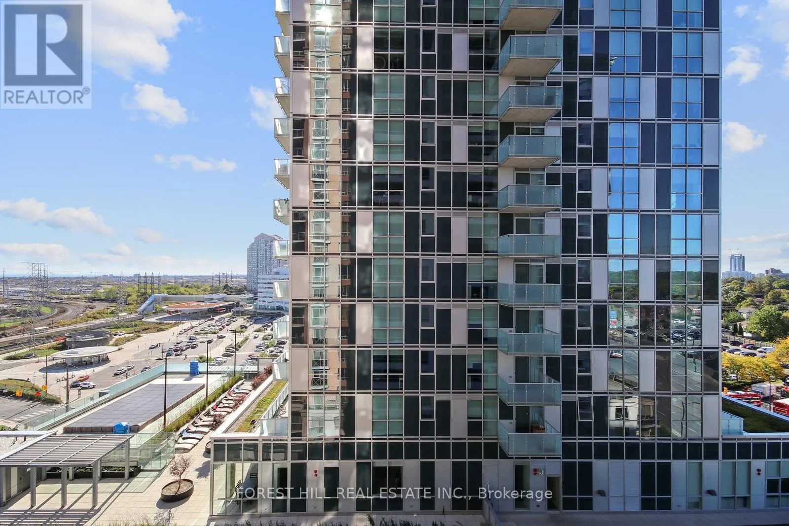 1029 - 5233 DUNDAS STREET W