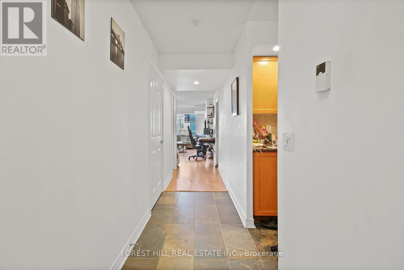 1029 - 5233 DUNDAS STREET W