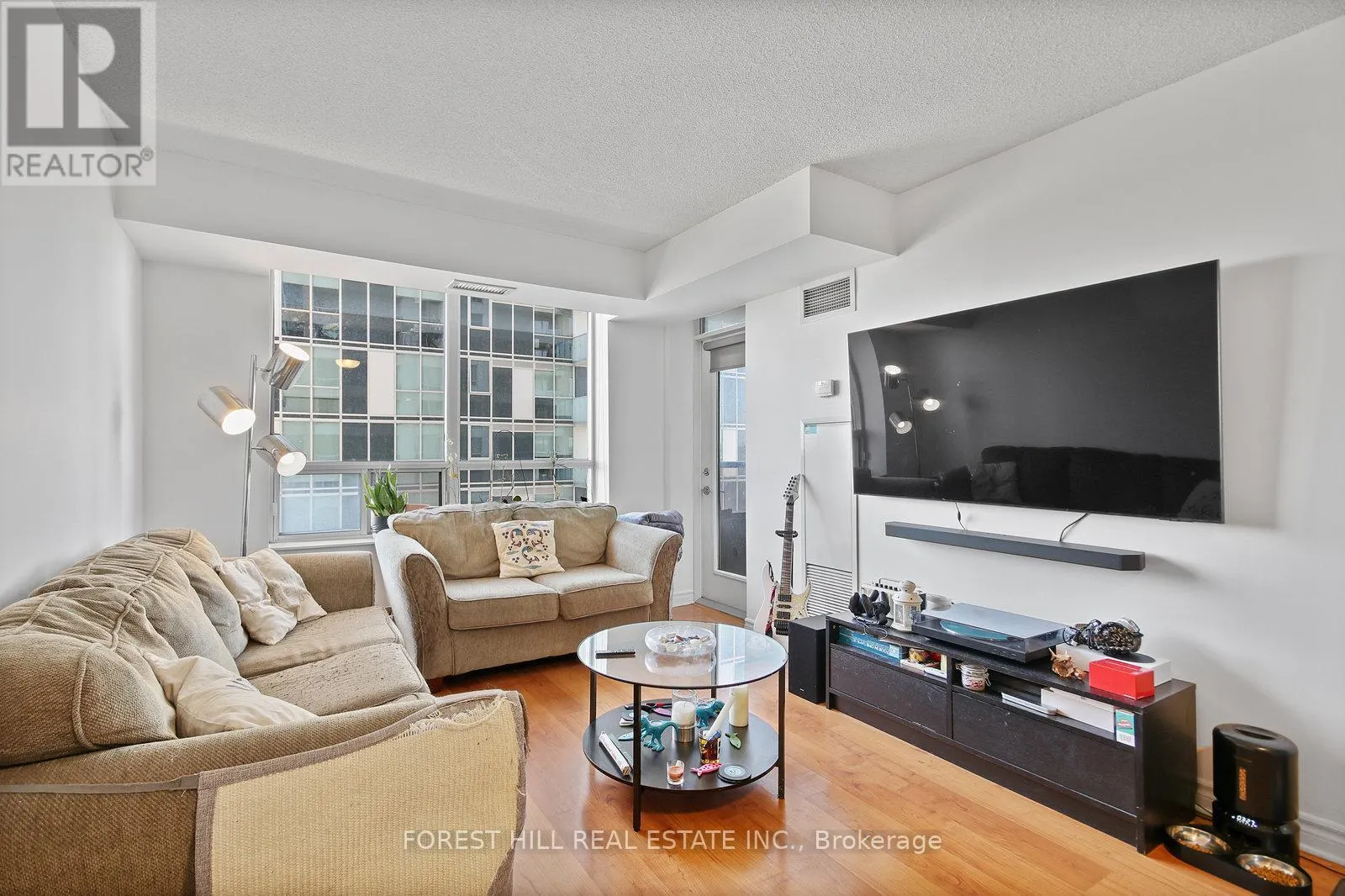 1029 - 5233 DUNDAS STREET W