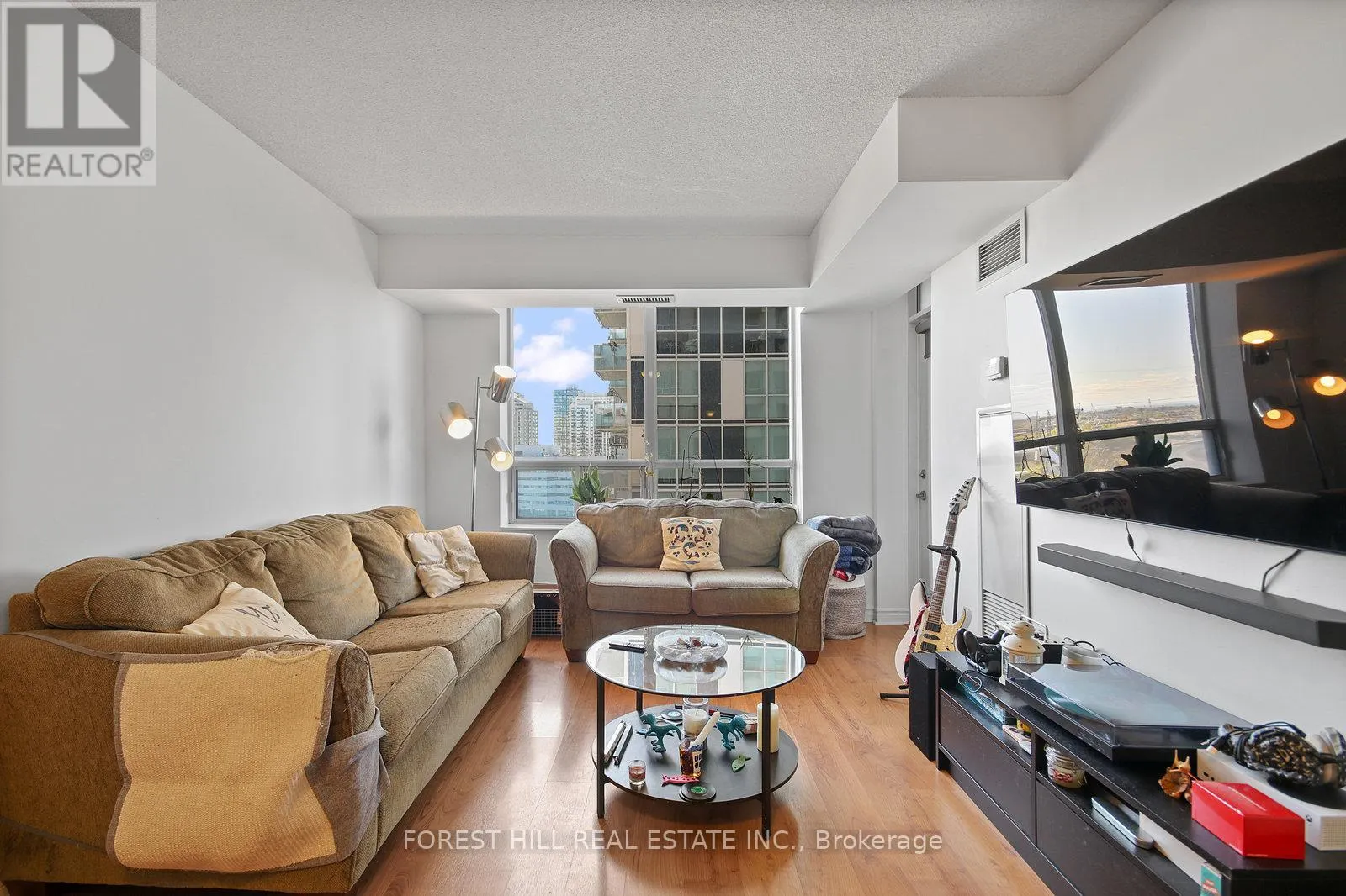 1029 - 5233 DUNDAS STREET W