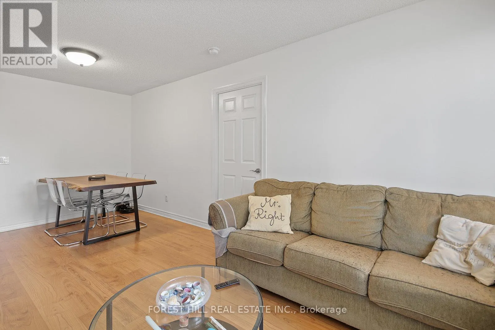 1029 - 5233 DUNDAS STREET W