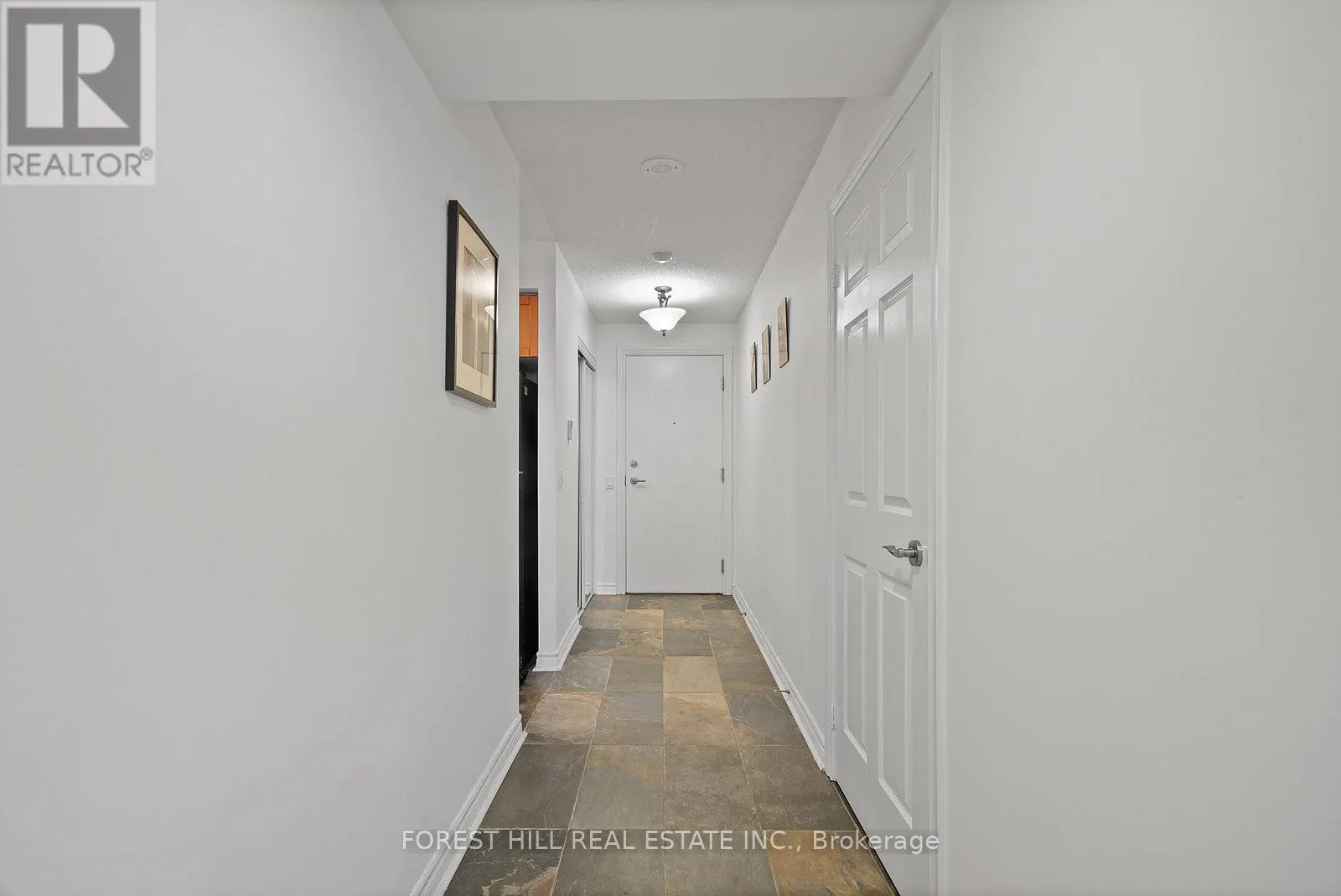 1029 - 5233 DUNDAS STREET W