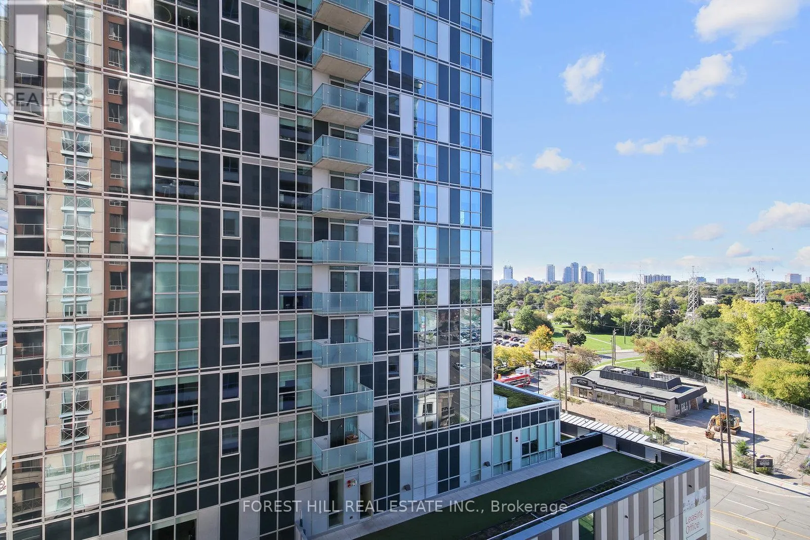 1029 - 5233 DUNDAS STREET W