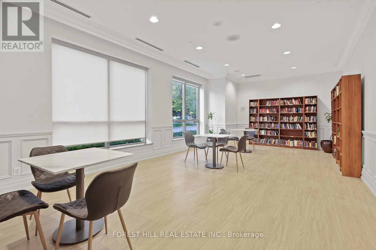 1029 - 5233 DUNDAS STREET W