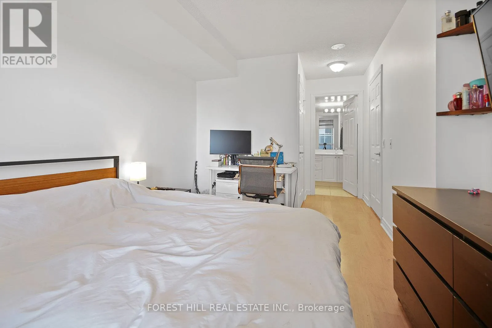 1029 - 5233 DUNDAS STREET W