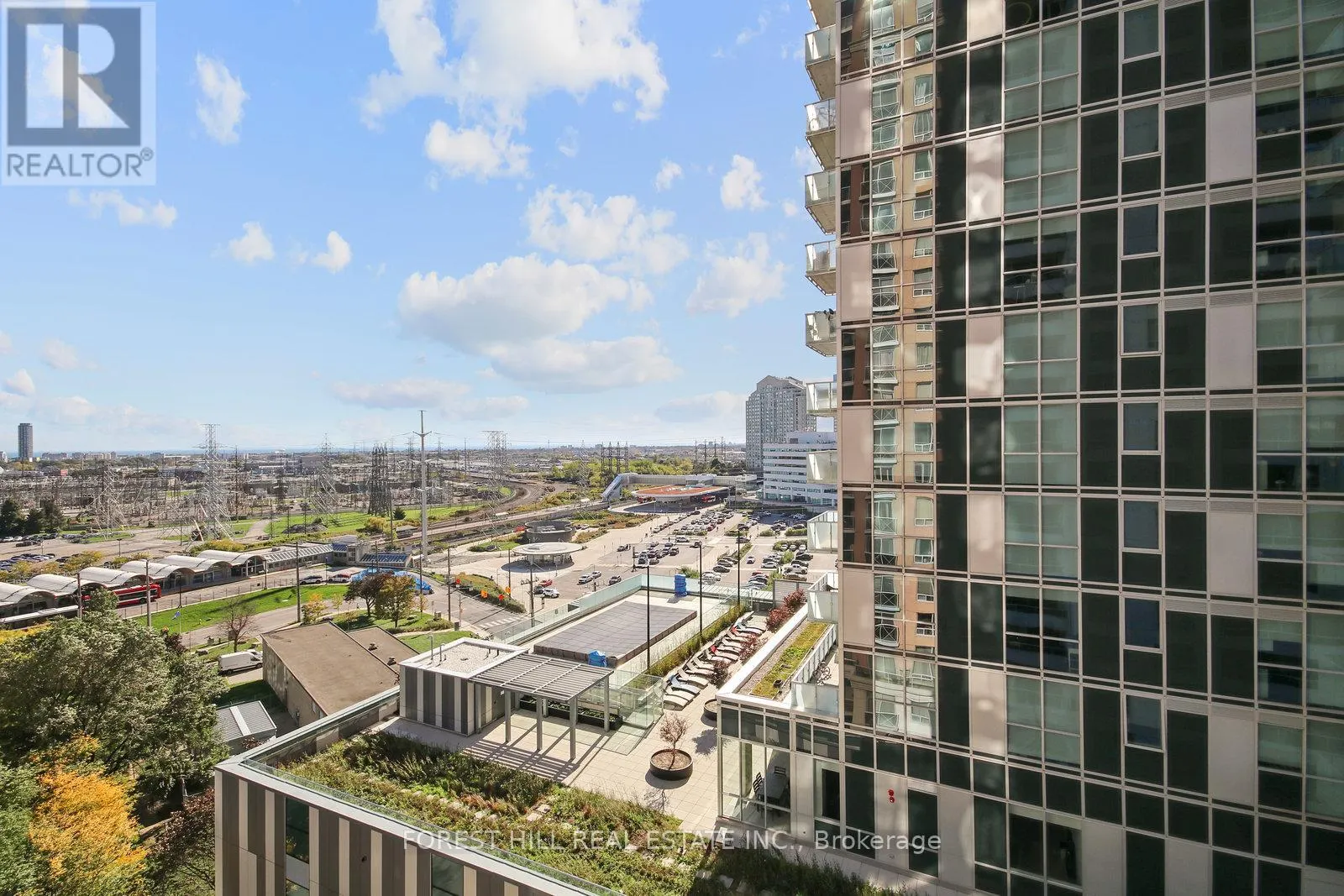 1029 - 5233 DUNDAS STREET W