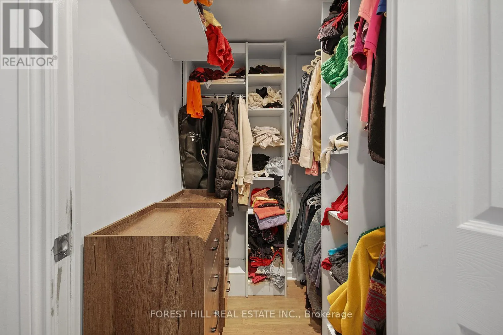 1029 - 5233 DUNDAS STREET W