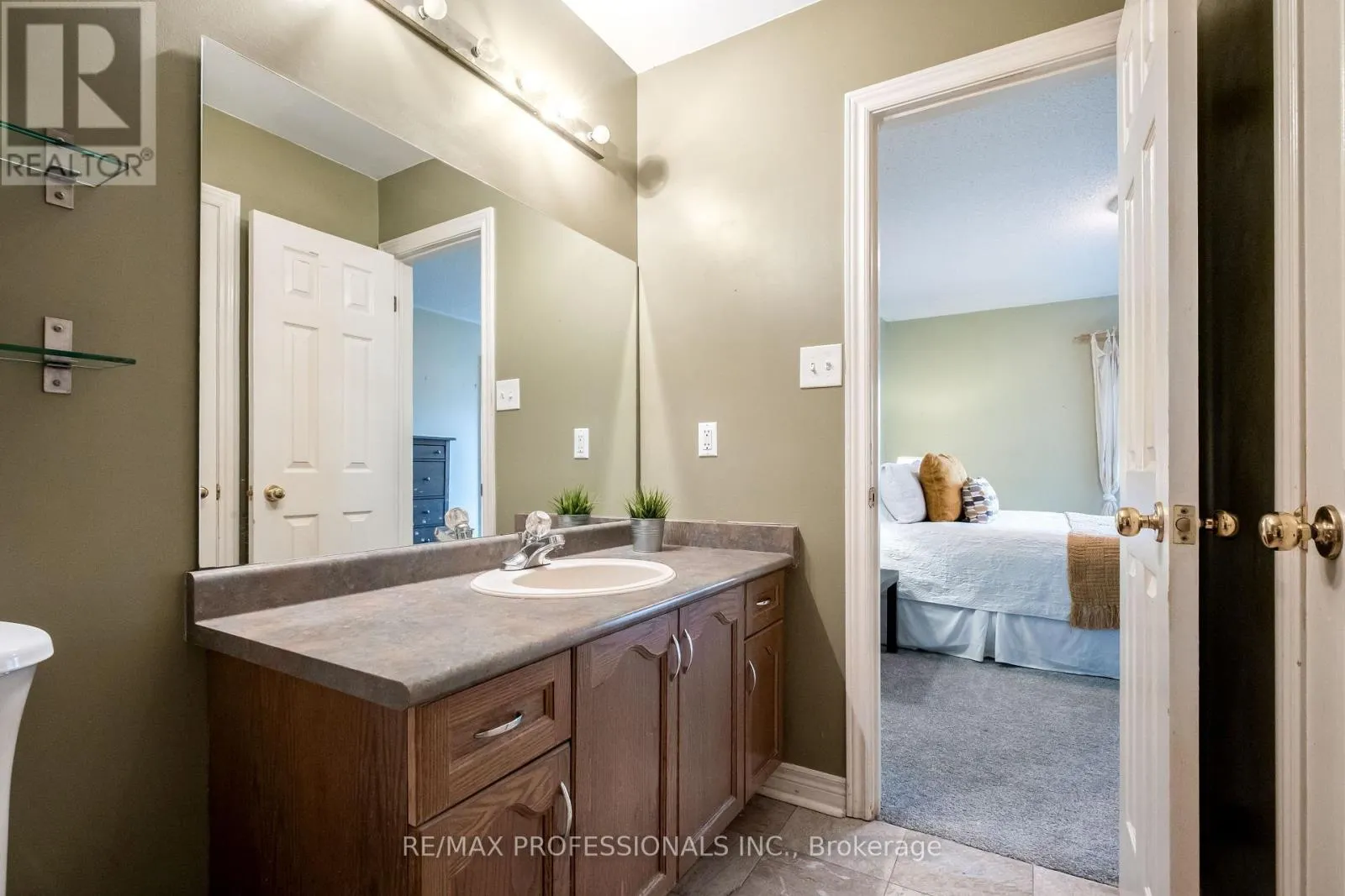 65 HICKORYBUSH AVENUE