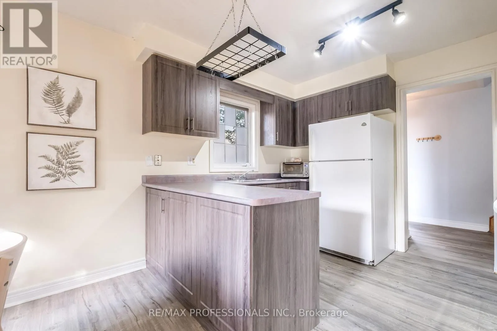 65 HICKORYBUSH AVENUE