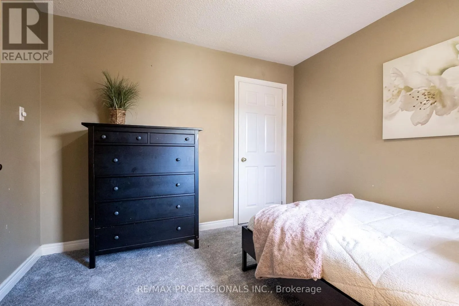 65 HICKORYBUSH AVENUE