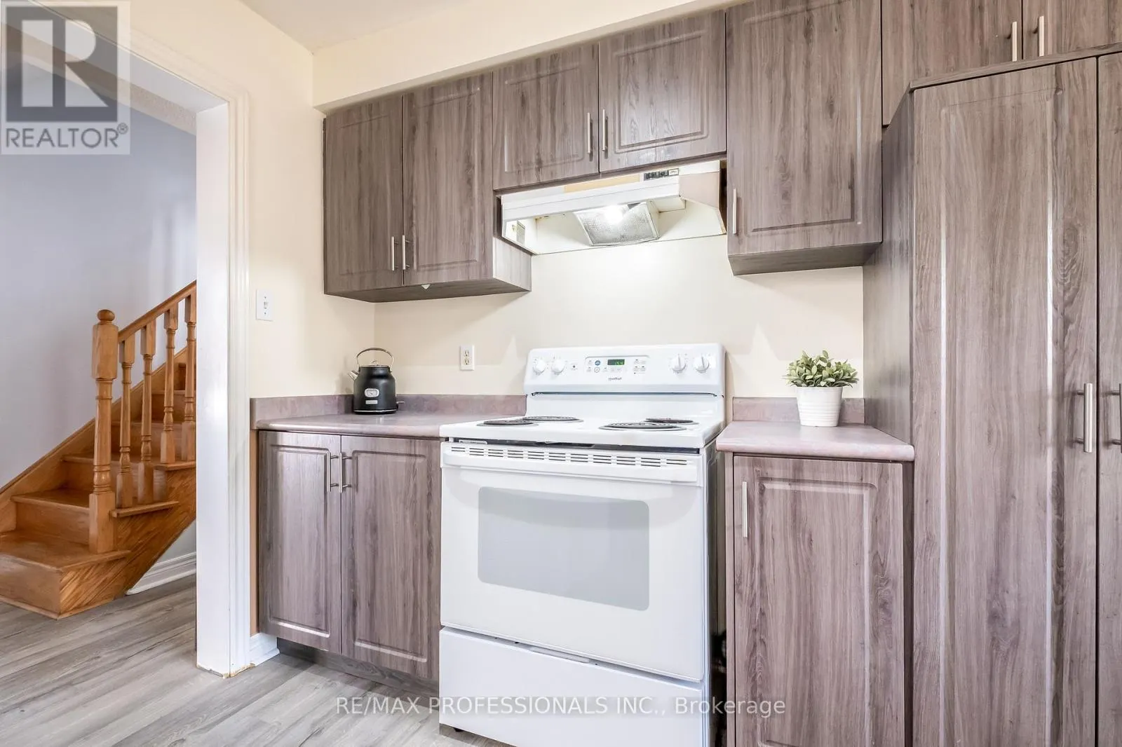 65 HICKORYBUSH AVENUE