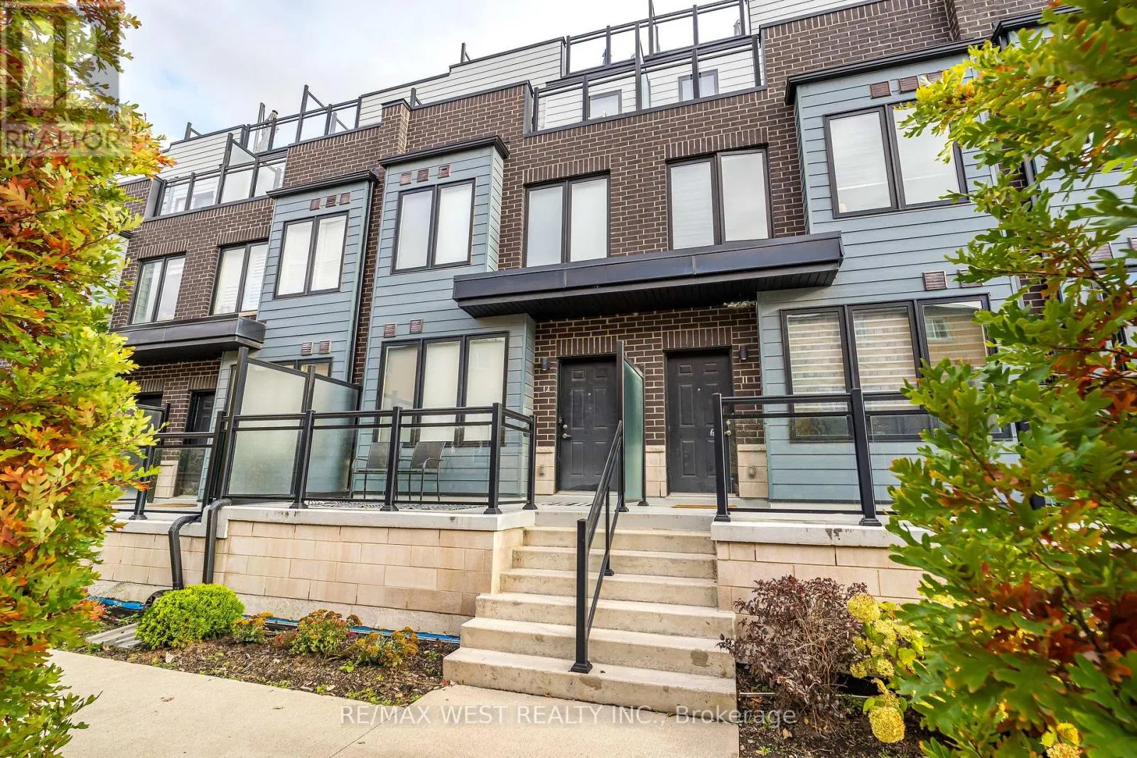 12 - 2285 MCNAB LANE