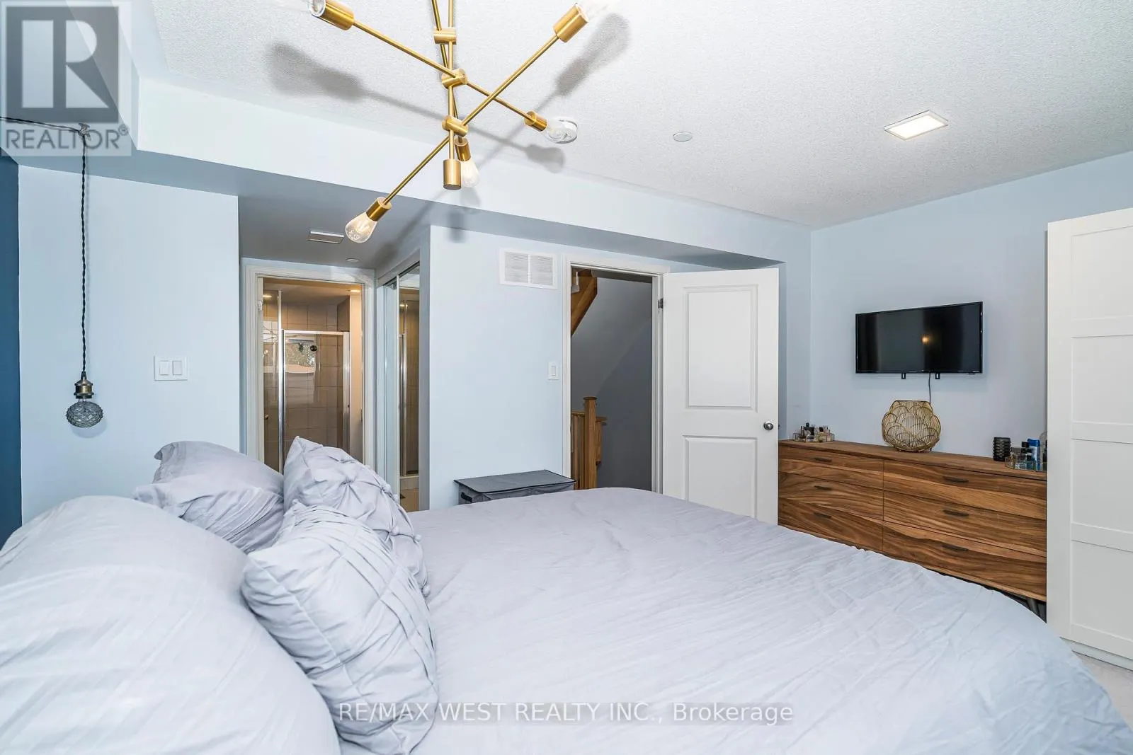 12 - 2285 MCNAB LANE