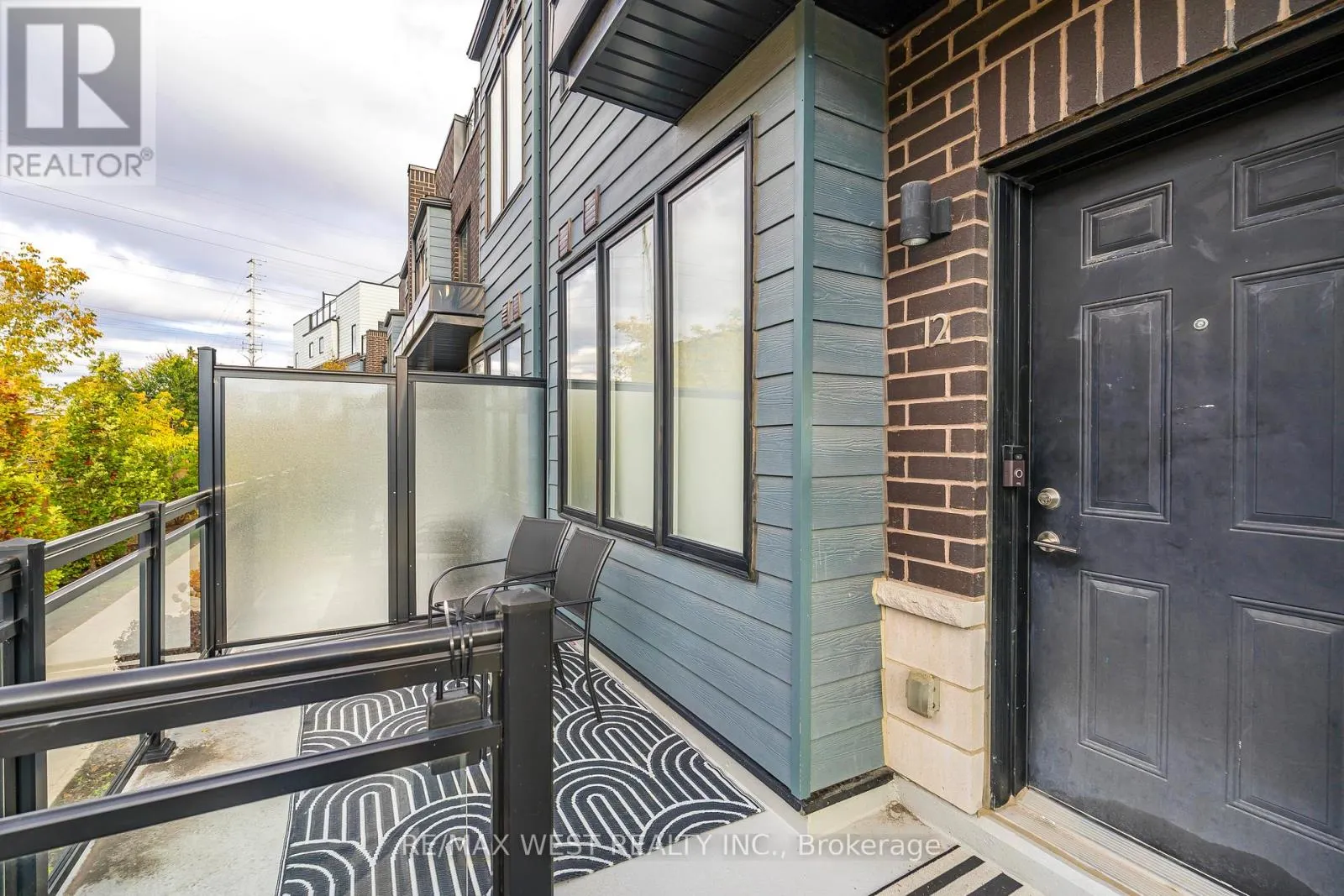 12 - 2285 MCNAB LANE