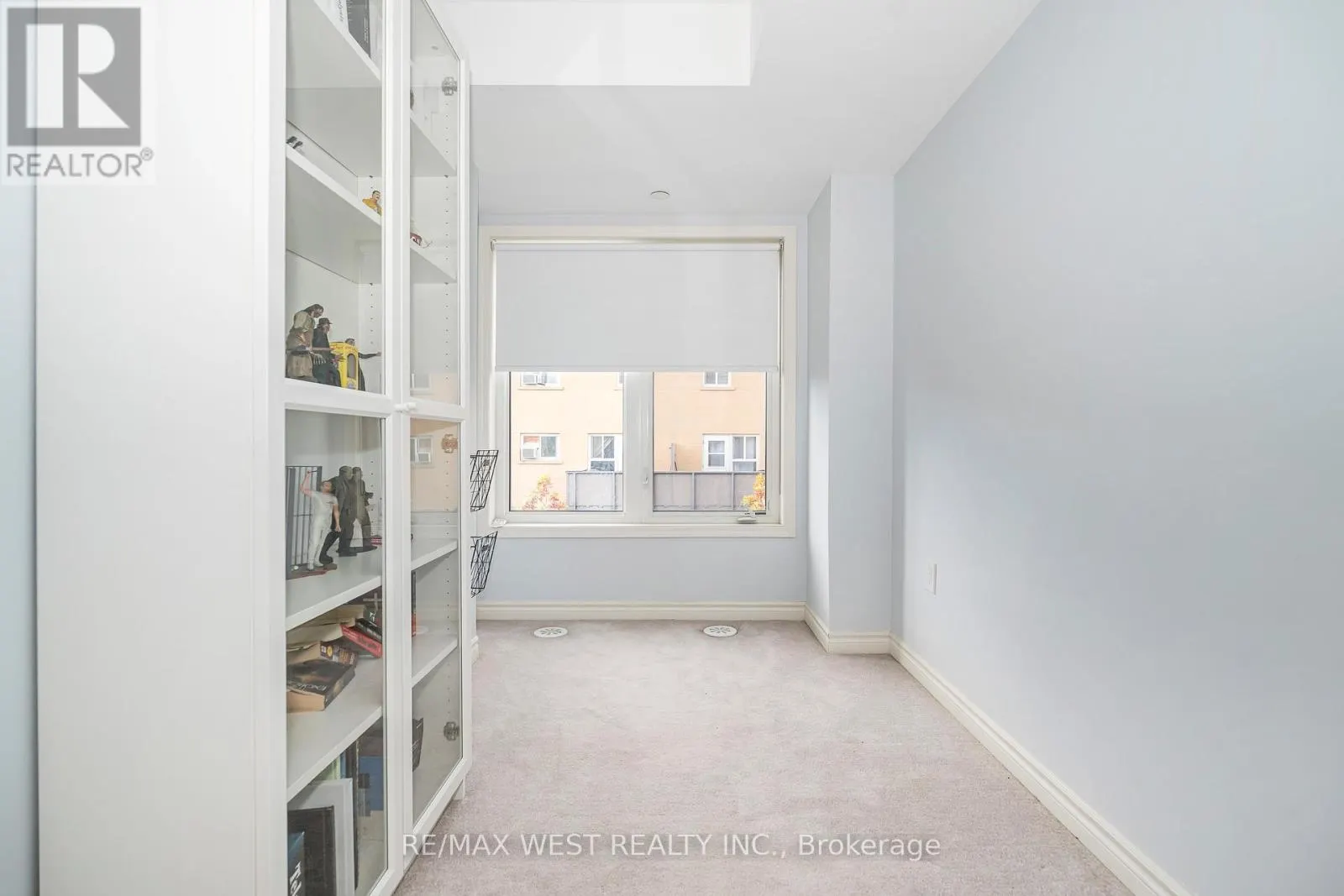 12 - 2285 MCNAB LANE