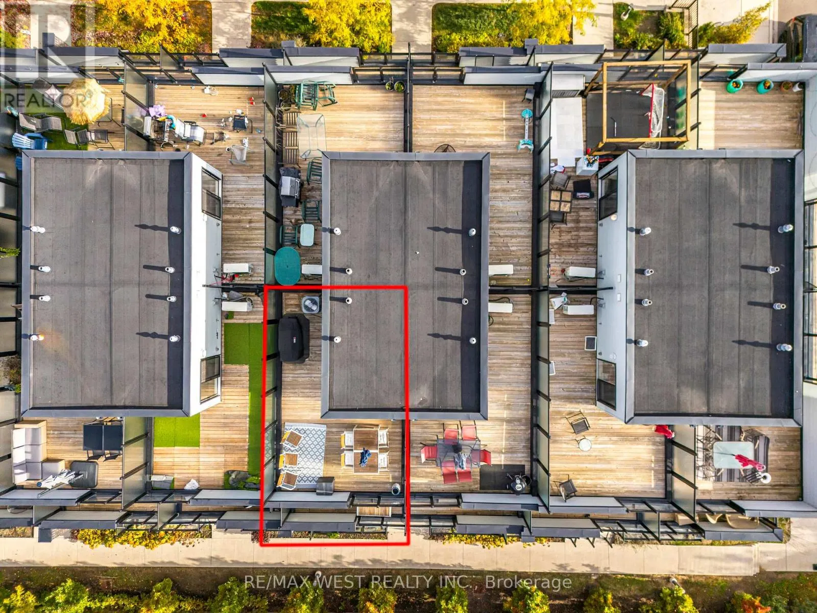 12 - 2285 MCNAB LANE