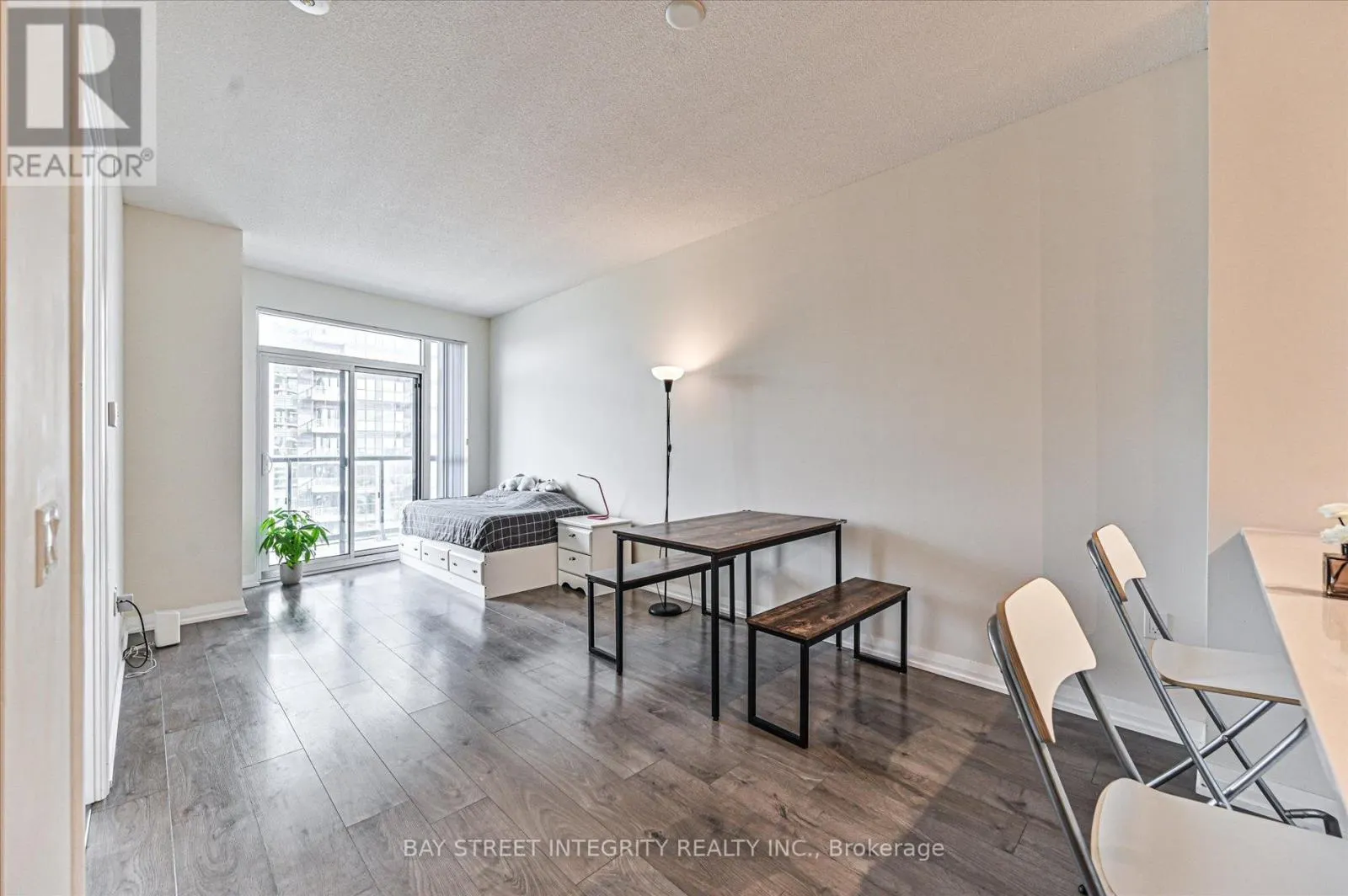 2719 - 35 WATERGARDEN DRIVE