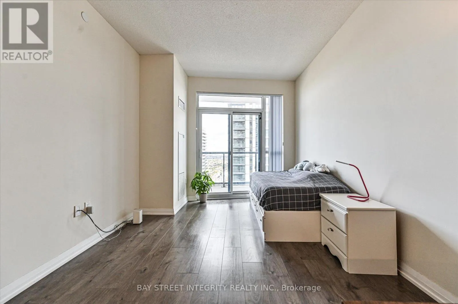 2719 - 35 WATERGARDEN DRIVE