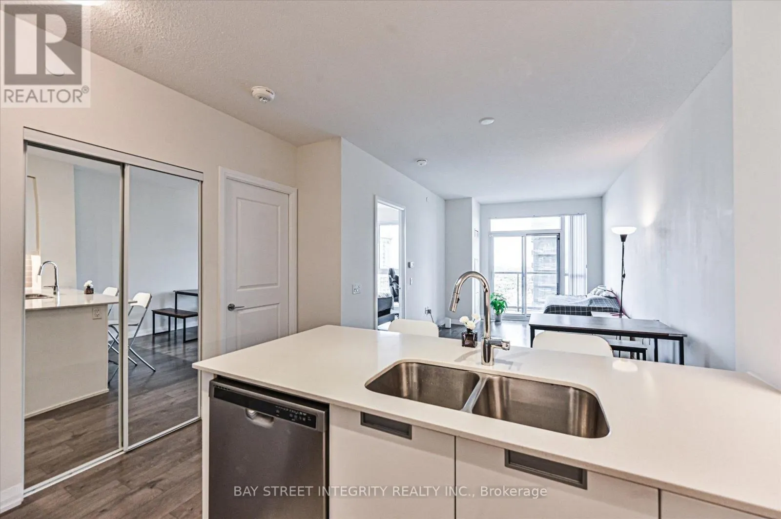 2719 - 35 WATERGARDEN DRIVE