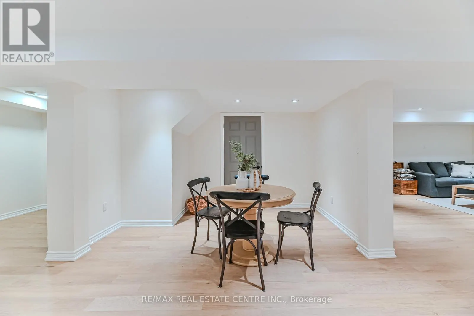 2498 LONGRIDGE CRESCENT