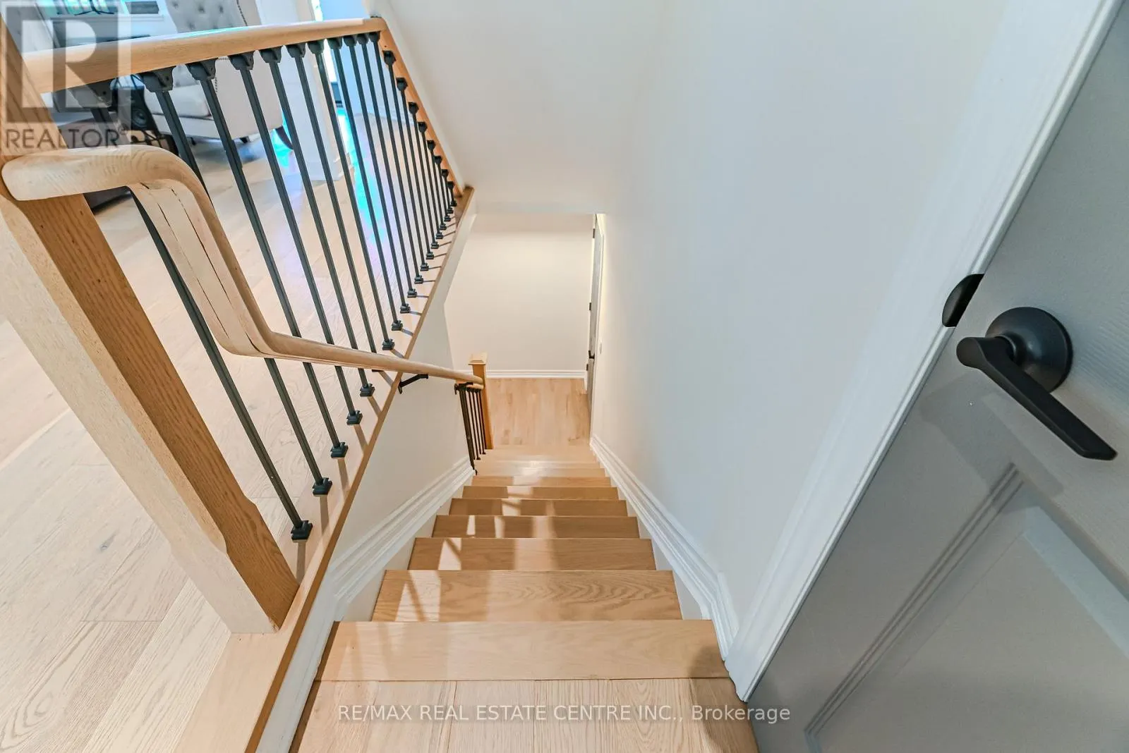 2498 LONGRIDGE CRESCENT