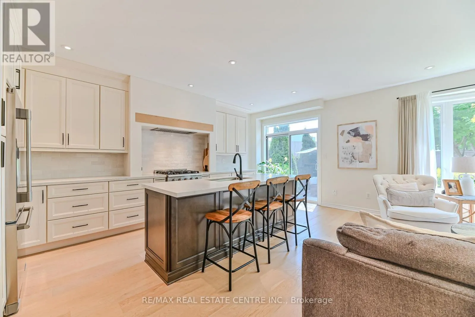 2498 LONGRIDGE CRESCENT