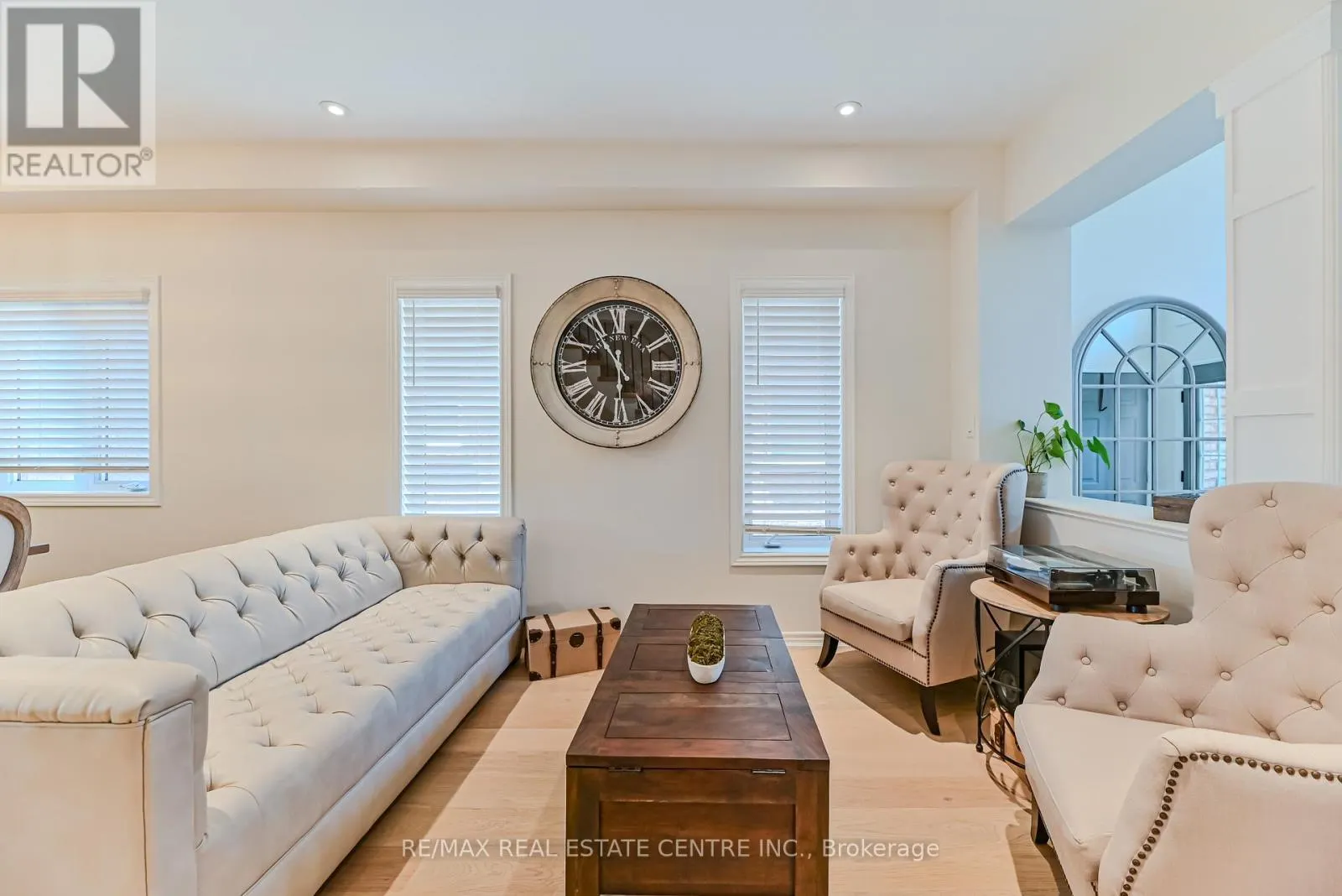 2498 LONGRIDGE CRESCENT