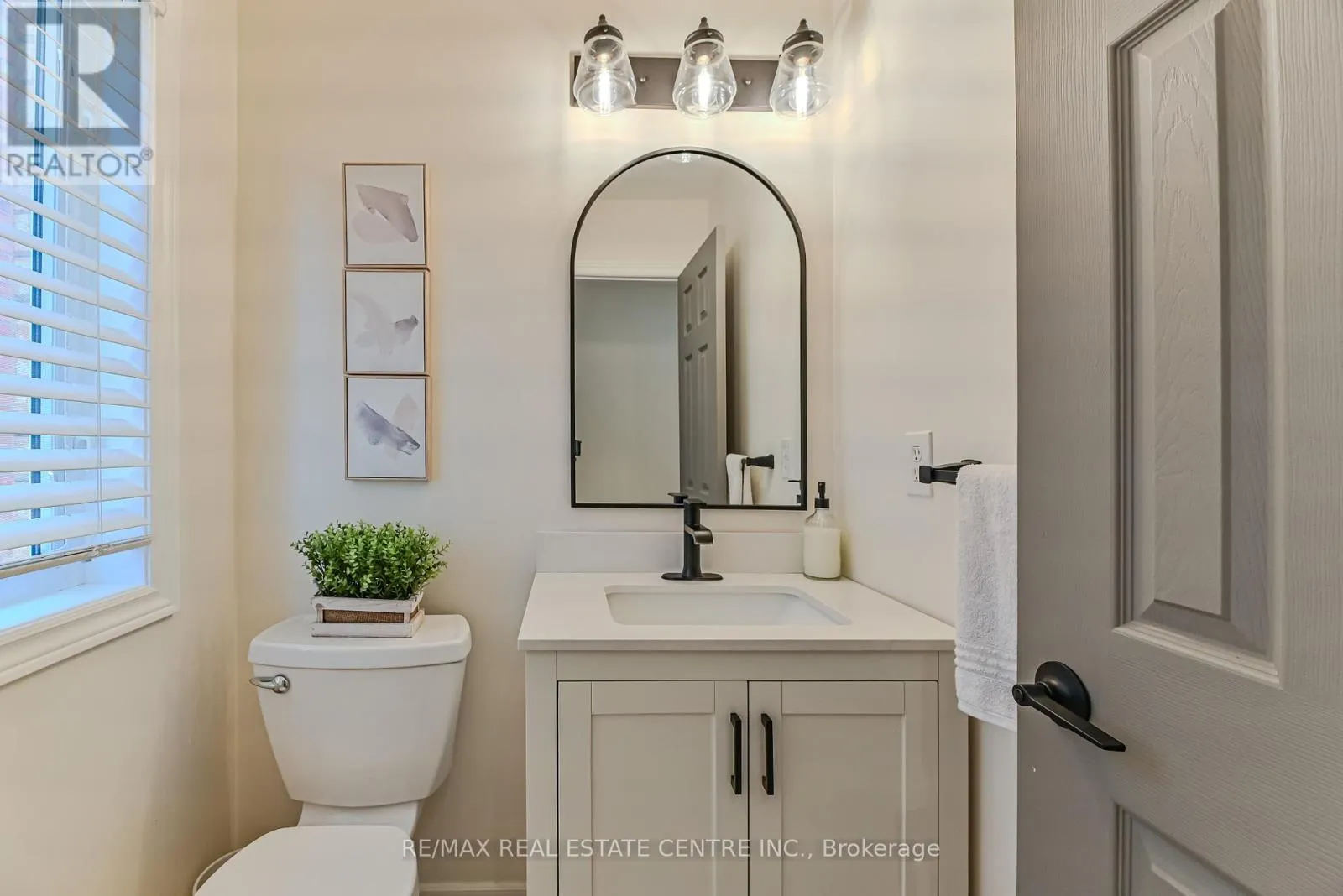 2498 LONGRIDGE CRESCENT